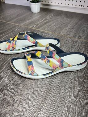 Crocs kadee ll tropical Multicolor Floral Z-strap Slide Sandals